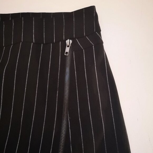 Reitmans Ladies Size 7 Black & with Grey Stripes Pull On Skirt - Picture 5 of 8